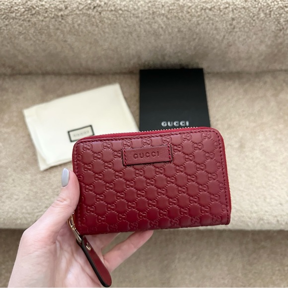 Gucci Handbags - New Gucci Microguccissima small soft leather zip around card case wallet.